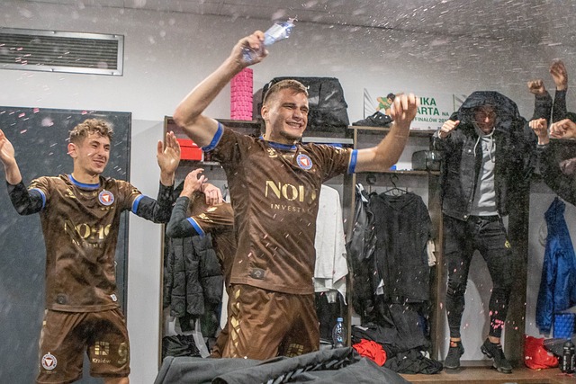 右路防线增 右路防线增